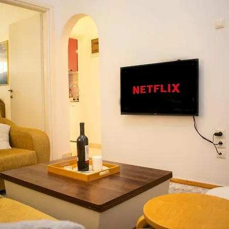 Center/navarinou Classical Style Apt-king Bed Apartment